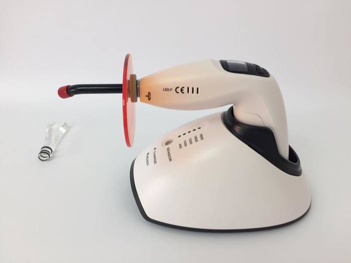 Фотополімерна лампа woodpecker led F із функцією відбілювання Zooble.com.ua