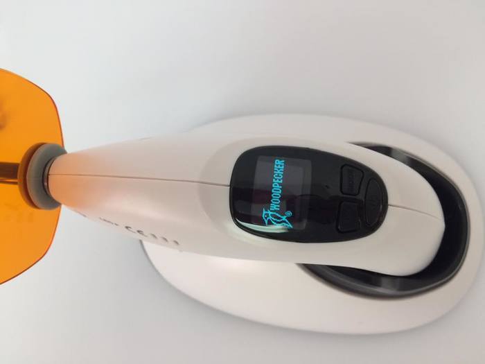 Фотополімерна лампа woodpecker led F із функцією відбілювання Zooble.com.ua