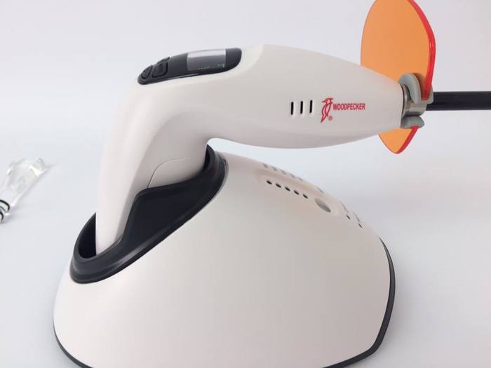 Фотополімерна лампа woodpecker led F із функцією відбілювання Zooble.com.ua