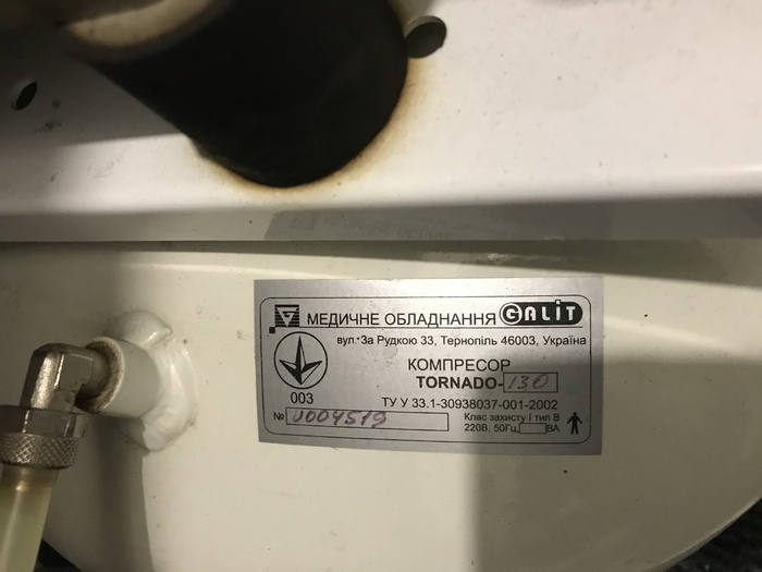 Компресор стоматологічний Торнадо 130 двоголовий з осушувачем Zooble.com.ua