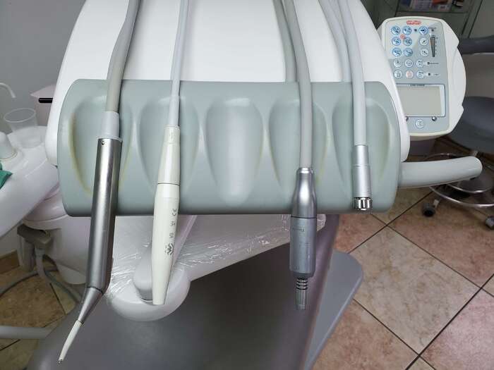 Продається стоматологічна установка AntoA 4 в робочому стані. +380509528025 Олег Степанович Zooble.com.ua