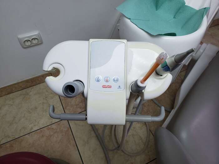 Продається стоматологічна установка AntoA 4 в робочому стані. +380509528025 Олег Степанович Zooble.com.ua