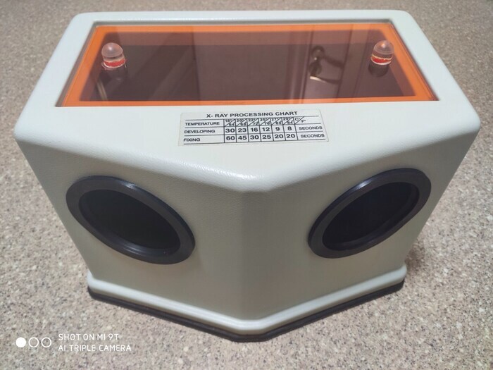 Продам фотобокс проявочный для стоматологов, б/у, в хорошем состоянии. Zooble.com.ua