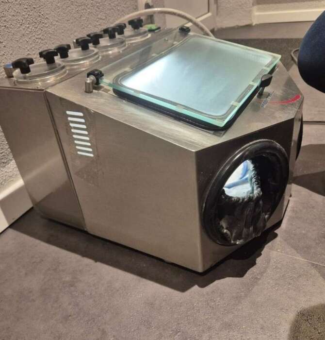 Продам піскарку Reitel на 4 бачки та сопла, досить добротний стан ,працює добре . Zooble.com.ua