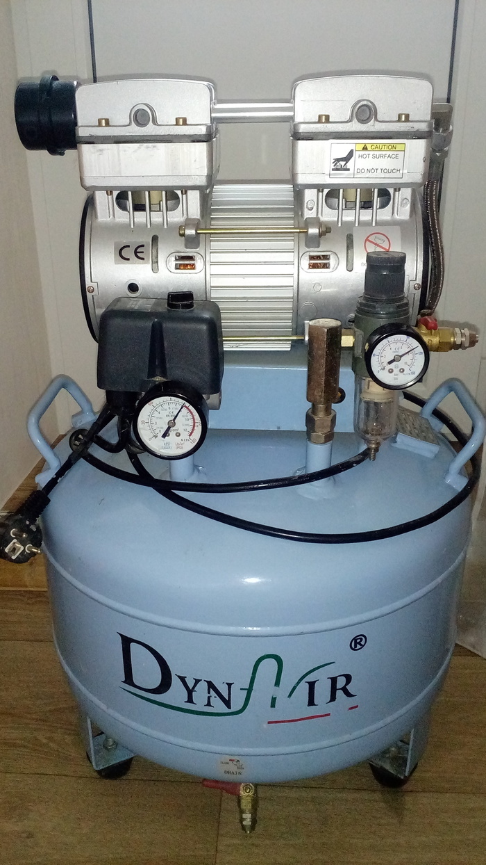 Продам стоматологический безмаслянный компрессор на 1-2 установки, на 38 литров. Почти новый Zooble.com.ua