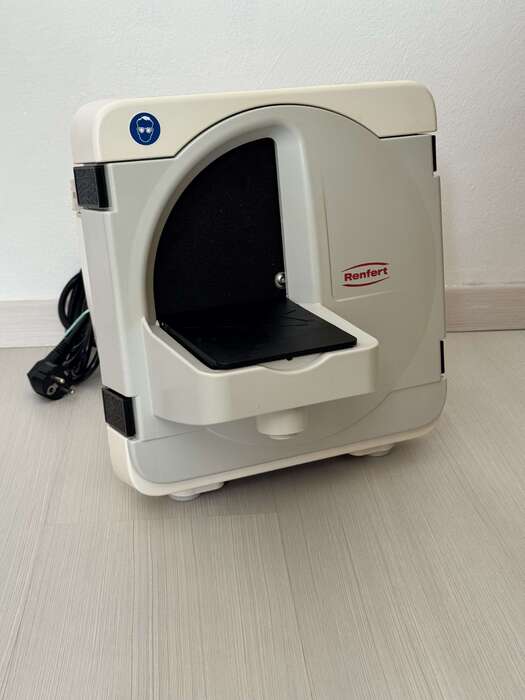 Продам трімер Renfert. Відмінний стан,як технічно так і візуально ,працював виключно в стоматологічному кабінеті. Zooble.com.ua