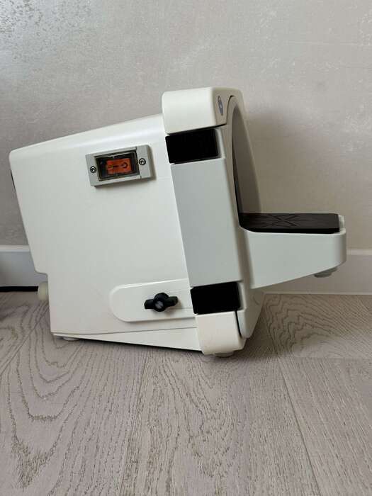 Продам трімер Renfert. Відмінний стан,як технічно так і візуально ,працював виключно в стоматологічному кабінеті. Zooble.com.ua