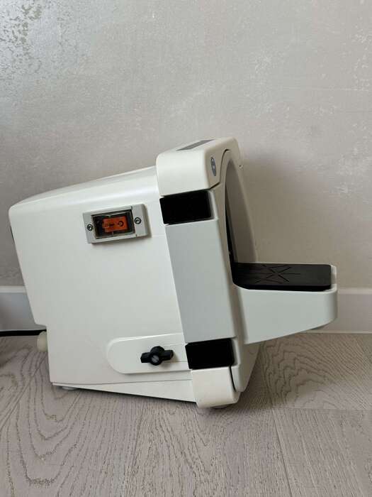 Продам трімер Renfert. Відмінний стан,як технічно так і візуально ,працював виключно в стоматологічному кабінеті. Zooble.com.ua