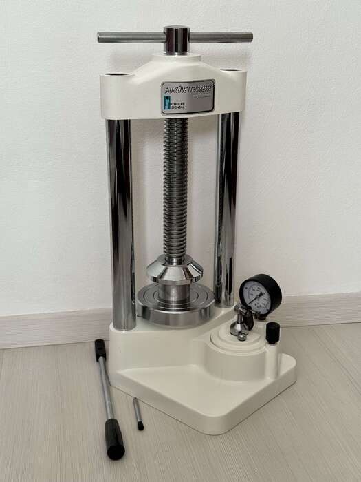 Продамнекористований гідравлічний прес . Стан нового,виробник-Німеччина Zooble.com.ua