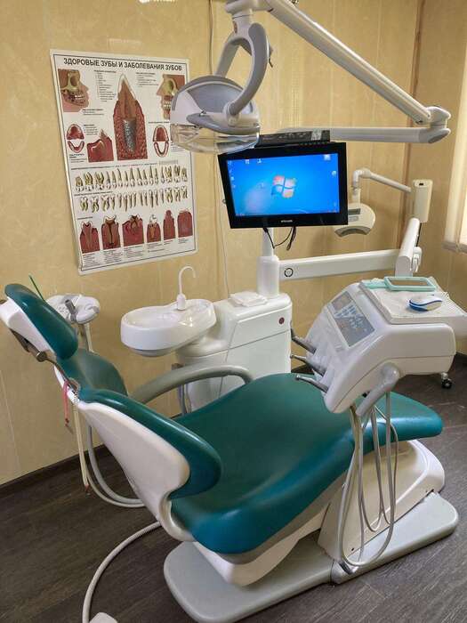 Продаются 2 стом. установки Anthos. Укомплектованы. В раб.состоянии. Цена 1000 у.е. и 1500у.е. Тел. 0664447341 Zooble.com.ua