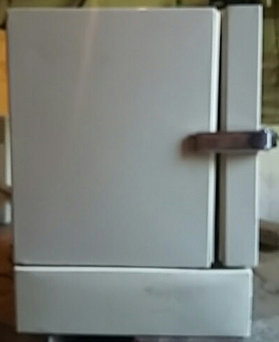 Стерилизатор б/у в хорошем состоянии.Темпер.режимы 85,120,160,180 - градусов. Zooble.com.ua