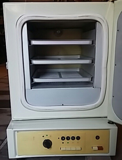 Стерилизатор б/у в хорошем состоянии.Темпер.режимы 85,120,160,180 - градусов. Zooble.com.ua