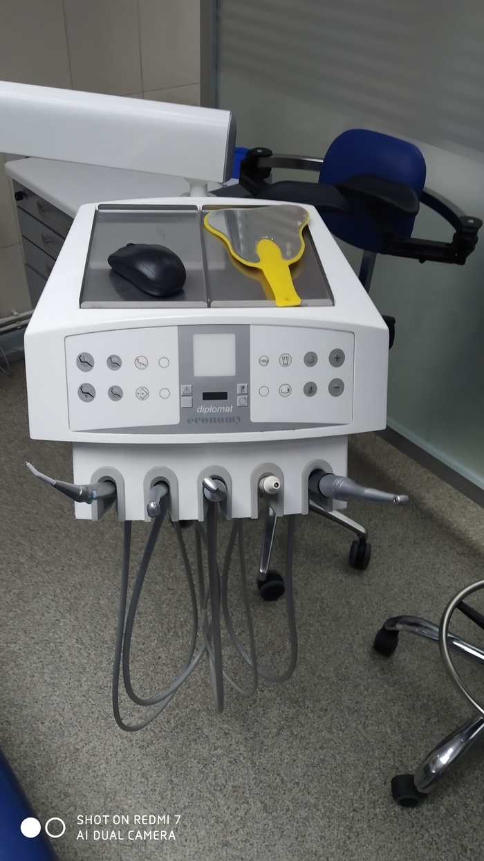 Стоматологічна установка diplomat з кріслом в доброму стані все працюе Zooble.com.ua