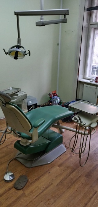 Стоматологическая установка A-Dec 3. с нижней подачей ...ПОТОЛОЧНЫЙ СВЕТИЛЬНИК. Zooble.com.ua