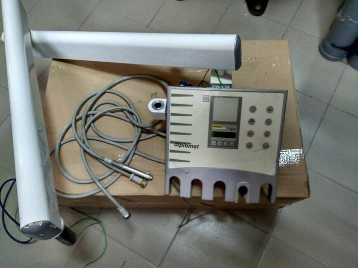 Стоматологічне обладнання. Поворотний (інструментальний ) столик установки Дипломат Zooble.com.ua