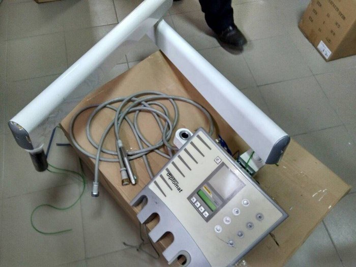 Стоматологічне обладнання. Поворотний (інструментальний ) столик установки Дипломат Zooble.com.ua