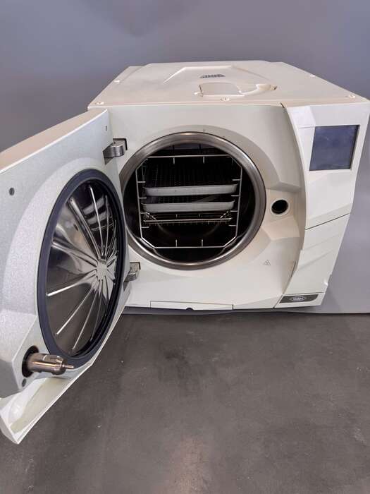 Стоматологічний Автоклав W&H Lisa 517 Тип: клас B Об`єм камери: 17 л Рік випуску: 2006 Гарантія 6 місяців Zooble.com.ua