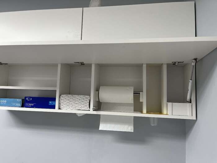 Виготовляю диспенсери для стоматологічних кабінетів.Розмір 1400*700*200. Ціна з доставкою та встановленням. Zooble.com.ua