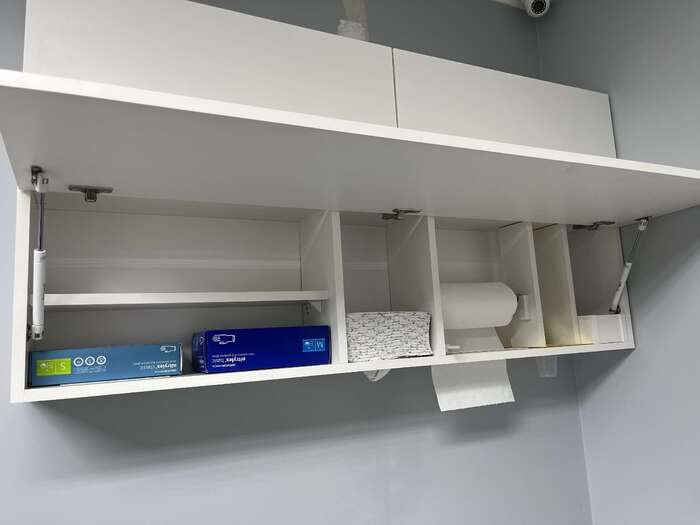 Виготовляю диспенсери для стоматологічних кабінетів.Розмір 1400*700*200. Ціна з доставкою та встановленням. Zooble.com.ua