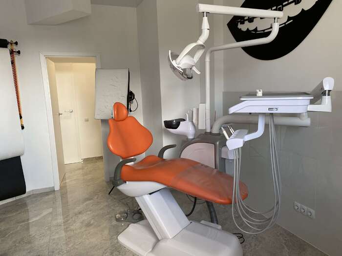 Здаємо в оренду стоматологічну клініку на 2 повноцінні кабінети, стерилізаційною, рецепцією. Zooble.com.ua