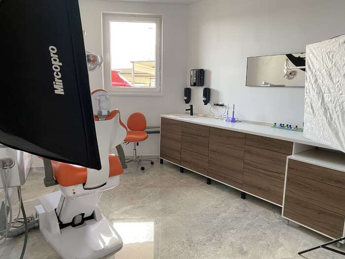 Здаємо в оренду стоматологічну клініку на 2 повноцінні кабінети, стерилізаційною, рецепцією. Zooble.com.ua