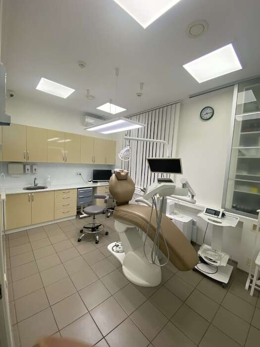 Здам або продам стомат клініку Київ (м Палац Укр - 150м). 4(5) каб. Уст Diplomat. Продаж 50тис$. Оренда 5,5т$ (з комун.) Zooble.com.ua