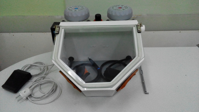 Зуботехнический пескоструйный аппарат на 2 бачка StomTrade АПТ-4 (25-70 / 70-250 мкм) Zooble.com.ua