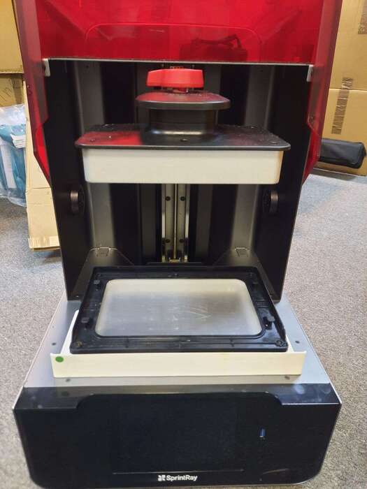 3D Принтер SprintRay Pro 95 Не використовувався в серійному виробництві, максимальна кількість годин використання 250 г Zooble.com.ua