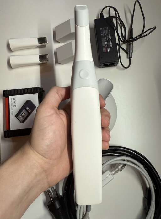 3Shape Trios 3 2022 року в хорошому стані та комплекті як на фото, стоматологічний сканер, TG/Inst більше інформації! Zooble.com.ua