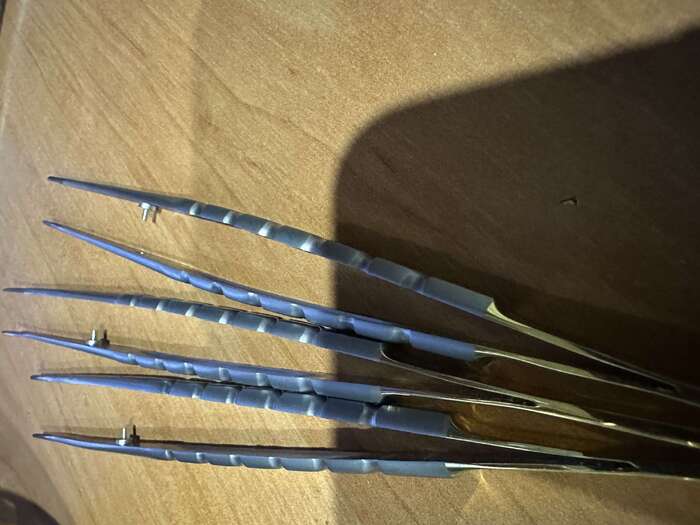 Акційні ціни на комплекти інструментів для ушиття ! Наприклад ножиці прямі та вигнуті 16см 1650грн, тримач+ножиці 2300 Zooble.com.ua