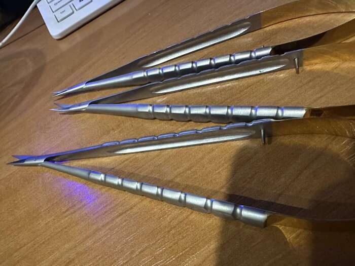 Акційні ціни на комплекти інструментів для ушиття ! Наприклад ножиці прямі та вигнуті 16см 1650грн, тримач+ножиці 2300 Zooble.com.ua