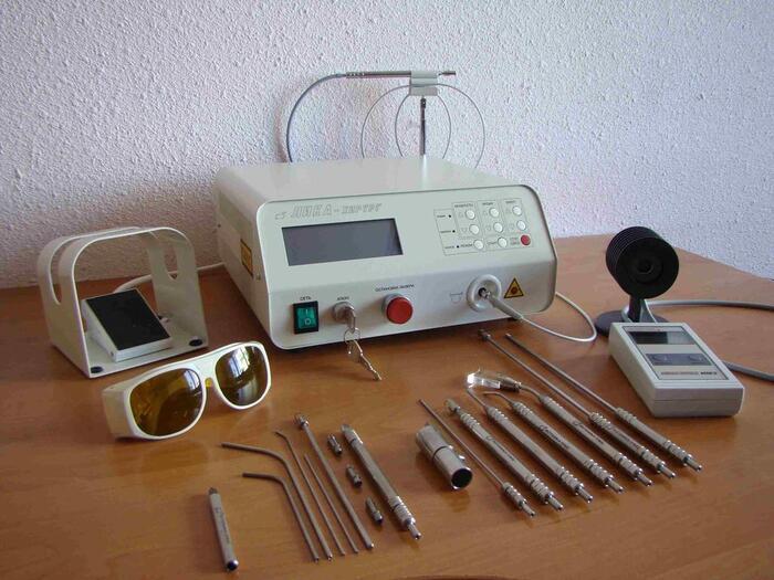 Аппарат `Лика-хирург М` Состояние нового + насадки для лазерного отбеливания зубов + запасные ручки и световоды Zooble.com.ua
