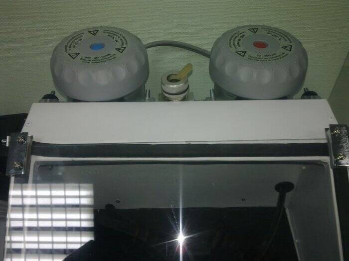 Аппарат зуботехнический пескоструйный на 2 бачка АПТ-4 75-250 мкм (StomTrade, Украина) Zooble.com.ua