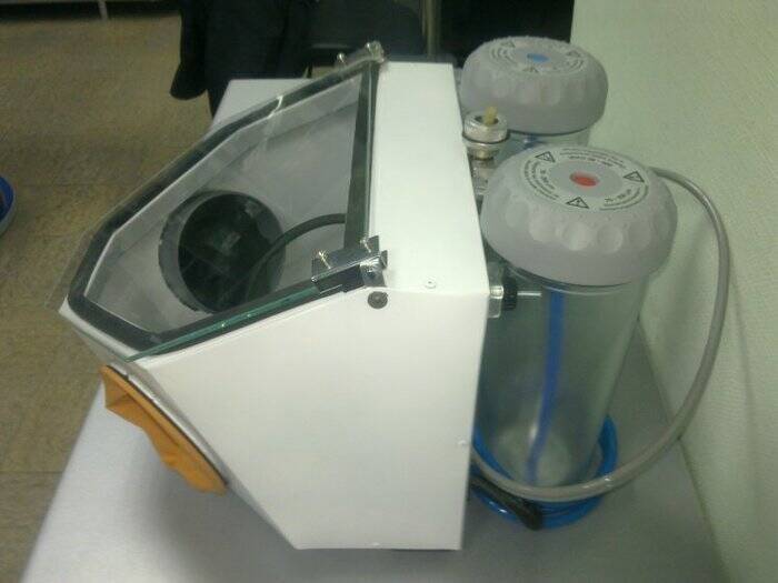 Аппарат зуботехнический пескоструйный на 2 бачка АПТ-4 75-250 мкм (StomTrade, Украина) Zooble.com.ua