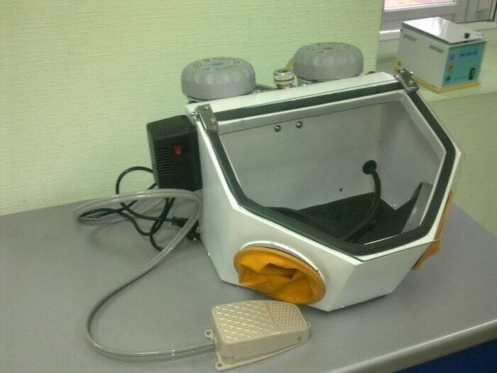 Аппарат зуботехнический пескоструйный на 2 бачка АПТ-4 75-250 мкм (StomTrade, Украина) Zooble.com.ua