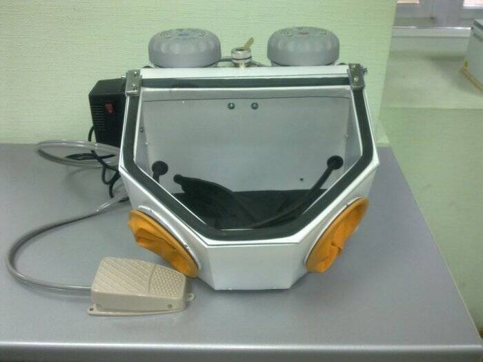 Аппарат зуботехнический пескоструйный на 2 бачка АПТ-4 75-250 мкм (StomTrade, Украина) Zooble.com.ua