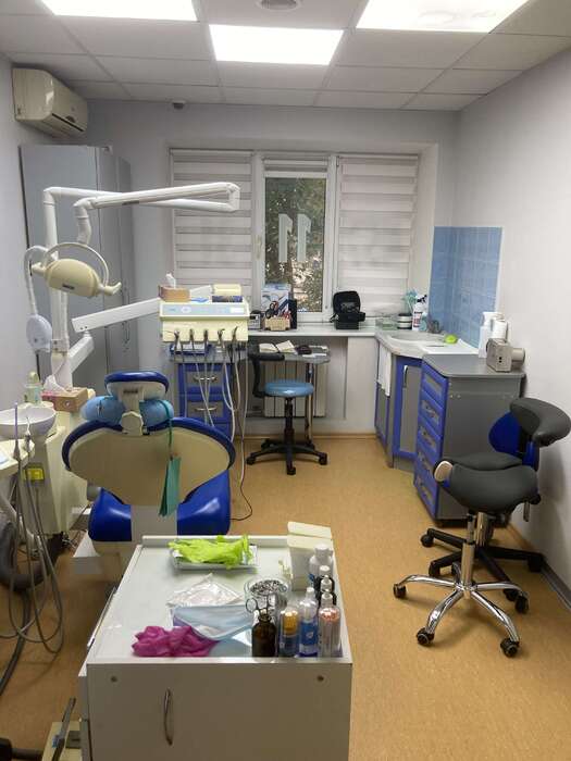 Аренда стоматологічного крісла на 3-4 зміни в неділю.Район між Індустріальними і Шулявським містом.1300 грн зміна. Zooble.com.ua