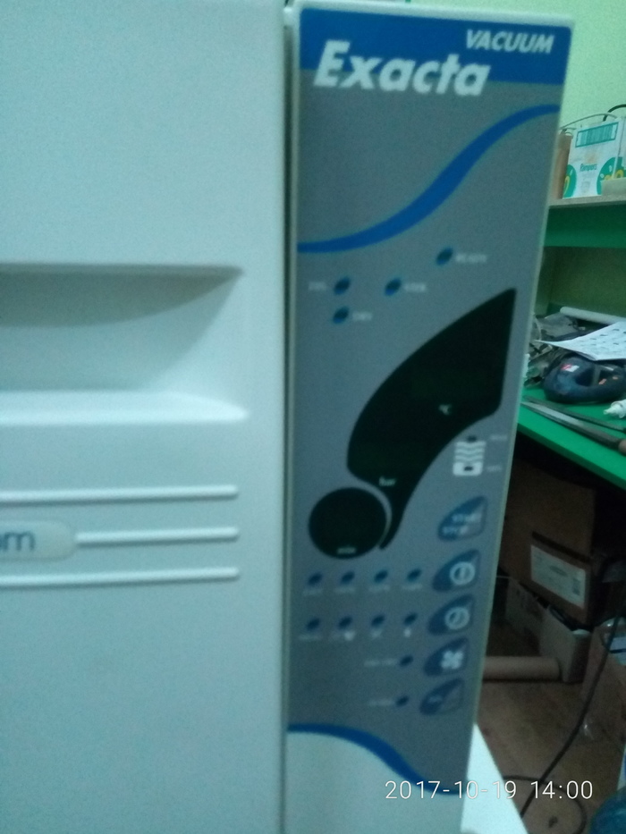 Автоклав EXACTA, производства MOCOM, Италия (2001г.) Электронный автоматический автоклав Mocom EXACTA. 17 л. с вакуумной Zooble.com.ua