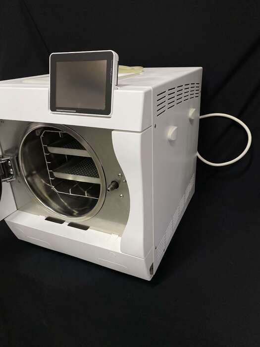 Автоклав Melag Vacuklav 41В+ Тип - автономний Об єм - 18,6л Клас - В Гарантія 3 міс, сервісне обслуговування Zooble.com.ua