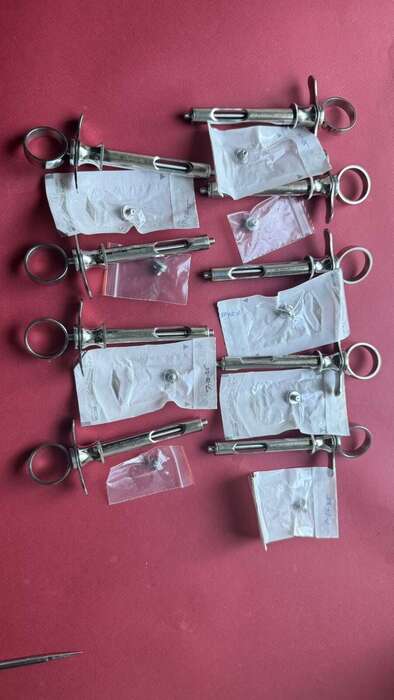 Б/у. Нержавійка, европейська голка, стан ідеальний 9 карпульних шприців всього за 440$! Zooble.com.ua