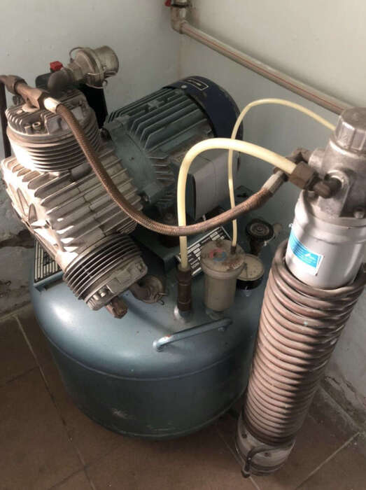 Безмасляний компресор з осушувачем на 2-3 стоматологічні установки. Повністю обслугований. Німечинна. Zooble.com.ua