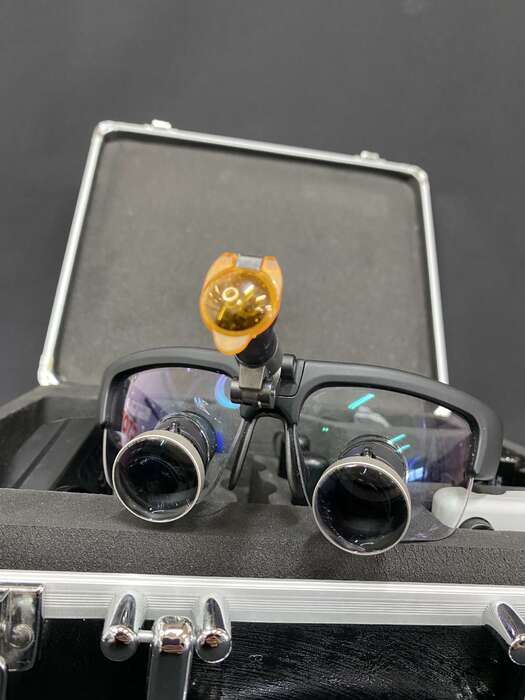 Бінокуляри Orascoptic Xv1 З налобним освітлювачем Бездротові Комплект: батареї, зарядне, інструменти, кейс Zooble.com.ua