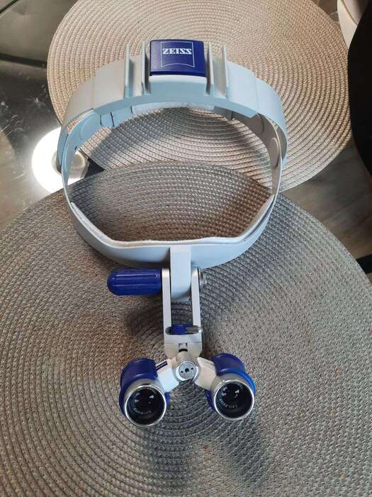 Бинокуляры Zeiss на шлеме. Увеличение 4х, фокусное расстояние 50 см. Состояние отличное. Фирменный кейс. Zooble.com.ua