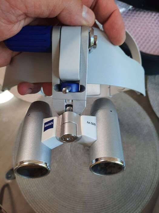 Бинокуляры Zeiss на шлеме. Увеличение 4х, фокусное расстояние 50 см. Состояние отличное. Фирменный кейс. Zooble.com.ua