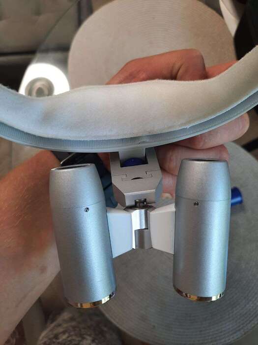 Бинокуляры Zeiss на шлеме. Увеличение 4х, фокусное расстояние 50 см. Состояние отличное. Фирменный кейс. Zooble.com.ua