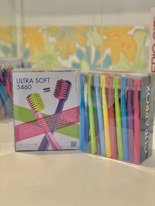 Бокси зубних щіток Curaprox 5460, 1006. Є паперові упакування для кожної щітки. Zooble.com.ua