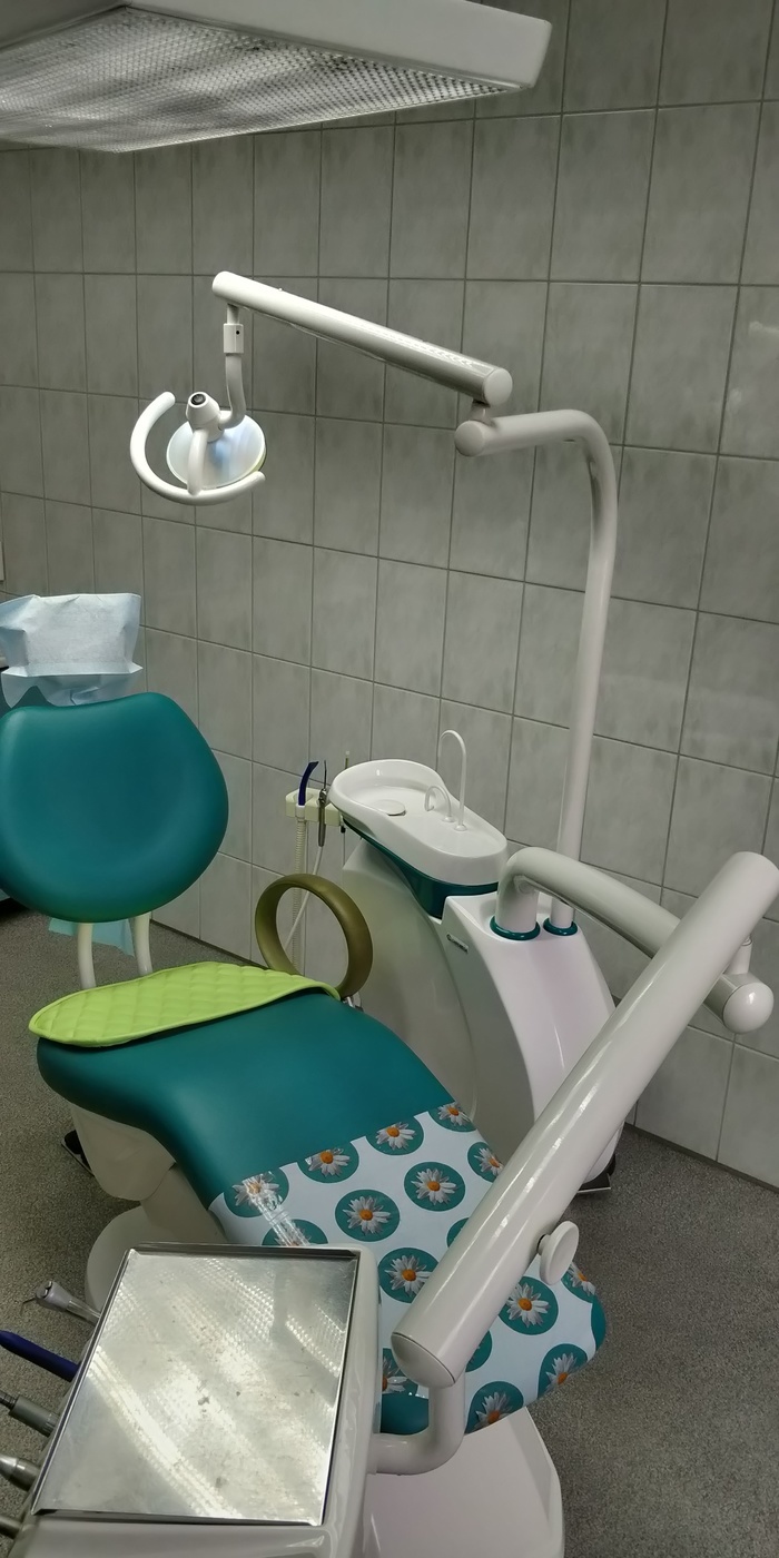 Cтоматологічна установка Chiromega .Все в робочому стані.Є варіант з оранжевою обшивкою комплектація одинакова Zooble.com.ua