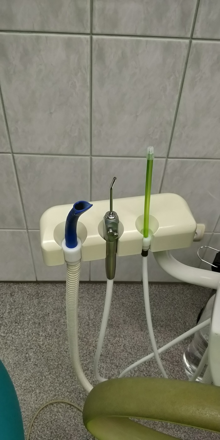 Cтоматологічна установка Chiromega .Все в робочому стані.Є варіант з оранжевою обшивкою комплектація одинакова Zooble.com.ua