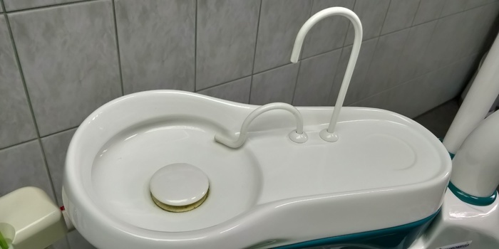 Cтоматологічна установка Chiromega .Все в робочому стані.Є варіант з оранжевою обшивкою комплектація одинакова Zooble.com.ua