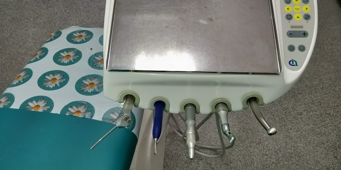 Cтоматологічна установка Chiromega .Все в робочому стані.Є варіант з оранжевою обшивкою комплектація одинакова Zooble.com.ua